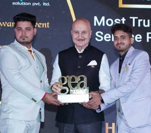 Healthoxy Pvt Ltd Receives Prestigious GEA 2022 Award by Anupam Kher - Corporate Awards