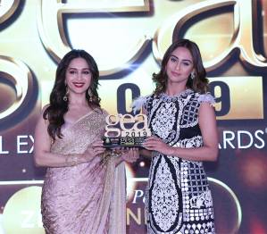 Krystle D Souza Indian Actress Won GEA 2019 by Madhuri Dixit - Indian Film Innovation Awards
