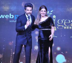 Stage Appearance by Raveena Tandon and Rithvik Dhanjani at GEA 2018 - Indian Film Excellence Awards
