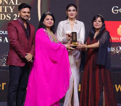 Astro Meenaakshi Honored at NQA 2024 by Raveena Tandon
