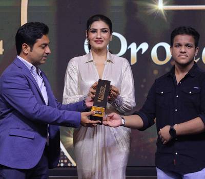 Chandan Bakshi Awarded at NQA 2024 by Raveena Tandon