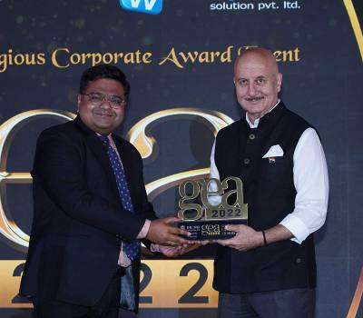 Gag Wears Received GEA 2022 Award by Anupam Kher