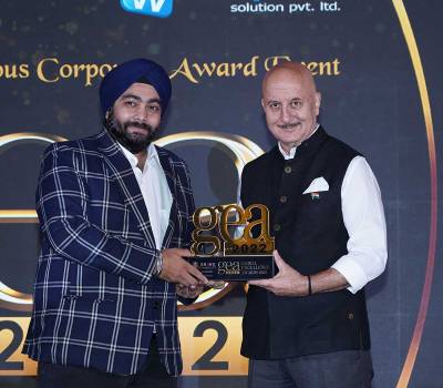 Maskeen Overseas Wins GEA 2022 by Anupam Kher